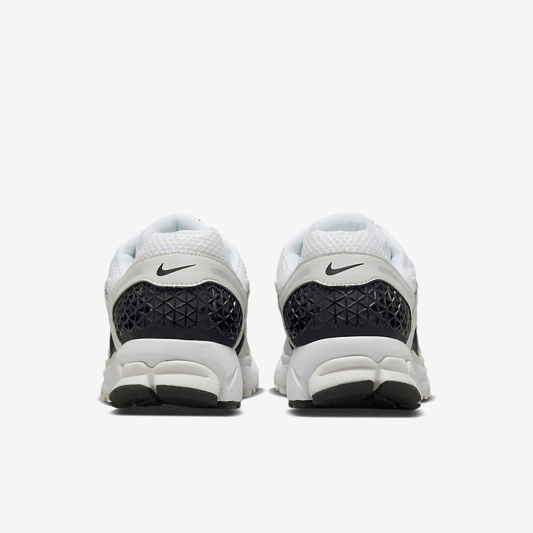 - HQZ Nike Zoom Vomero 5 FB9149-101