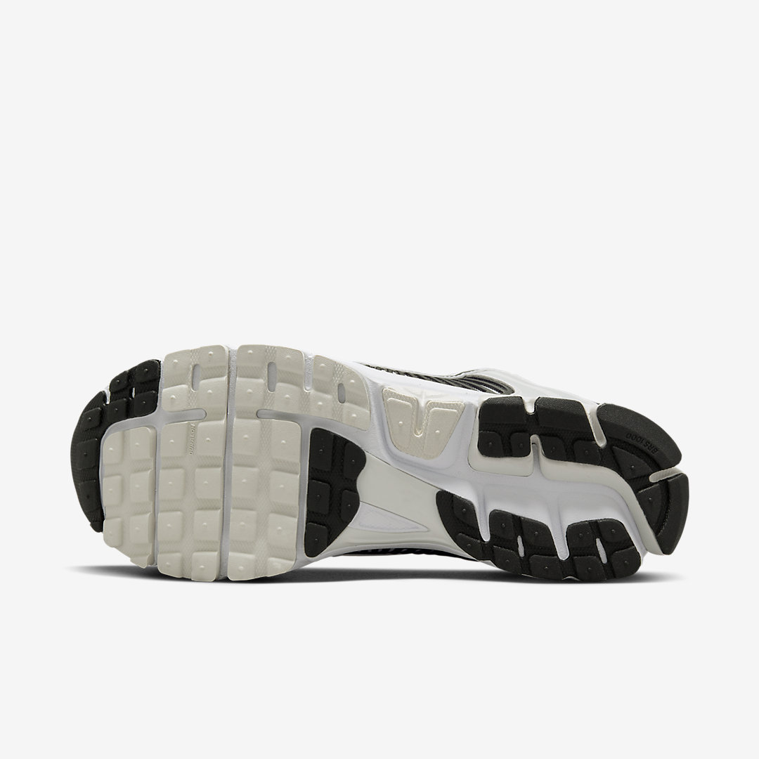 - HQZ Nike Zoom Vomero 5 FB9149-101