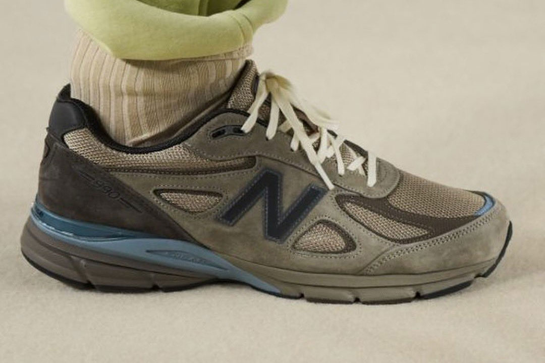 AURALEE x New Balance 990v4 Made in USA