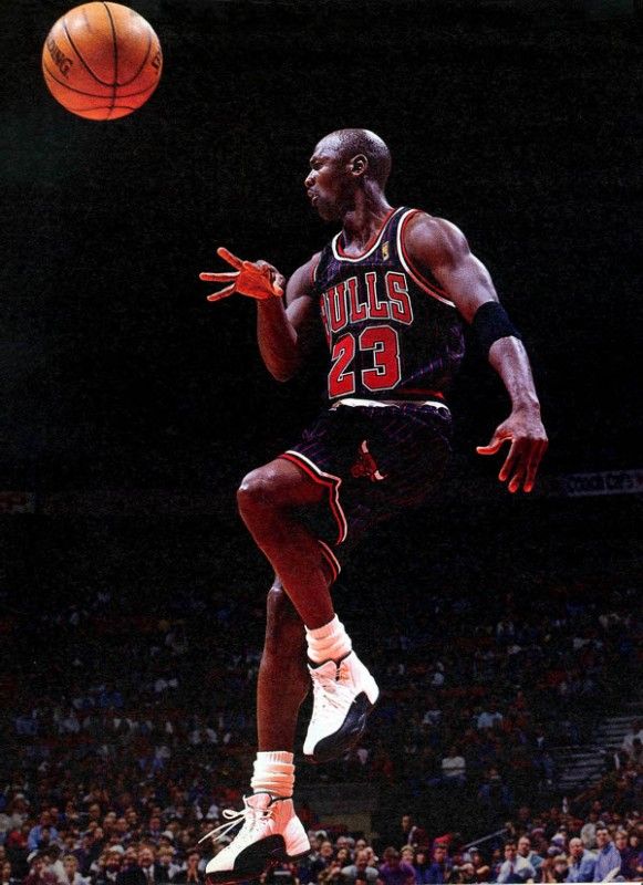 Michael Jordan wearing the Air Jordan 12 "Taxi"