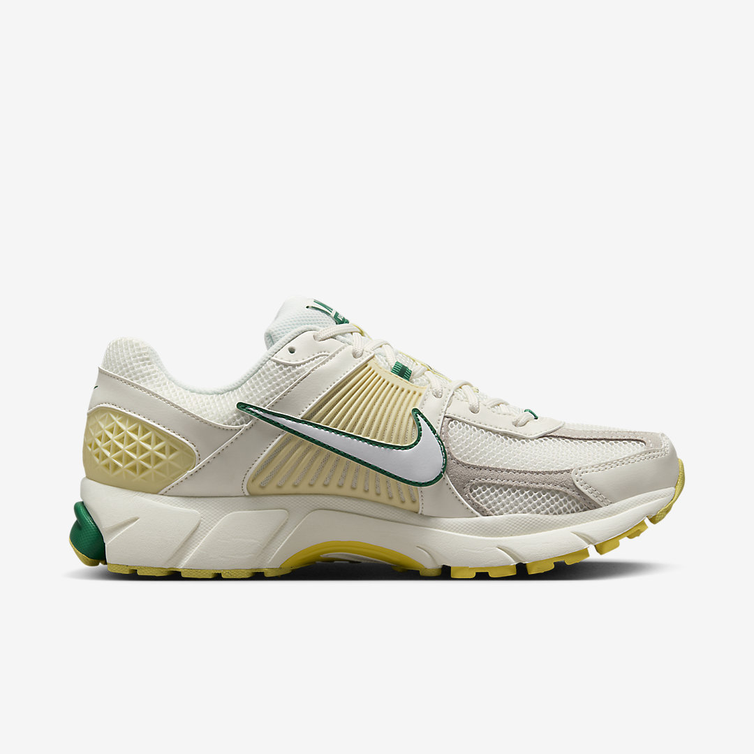 - HQZ Nike Zoom Vomero 5 FN8361-100