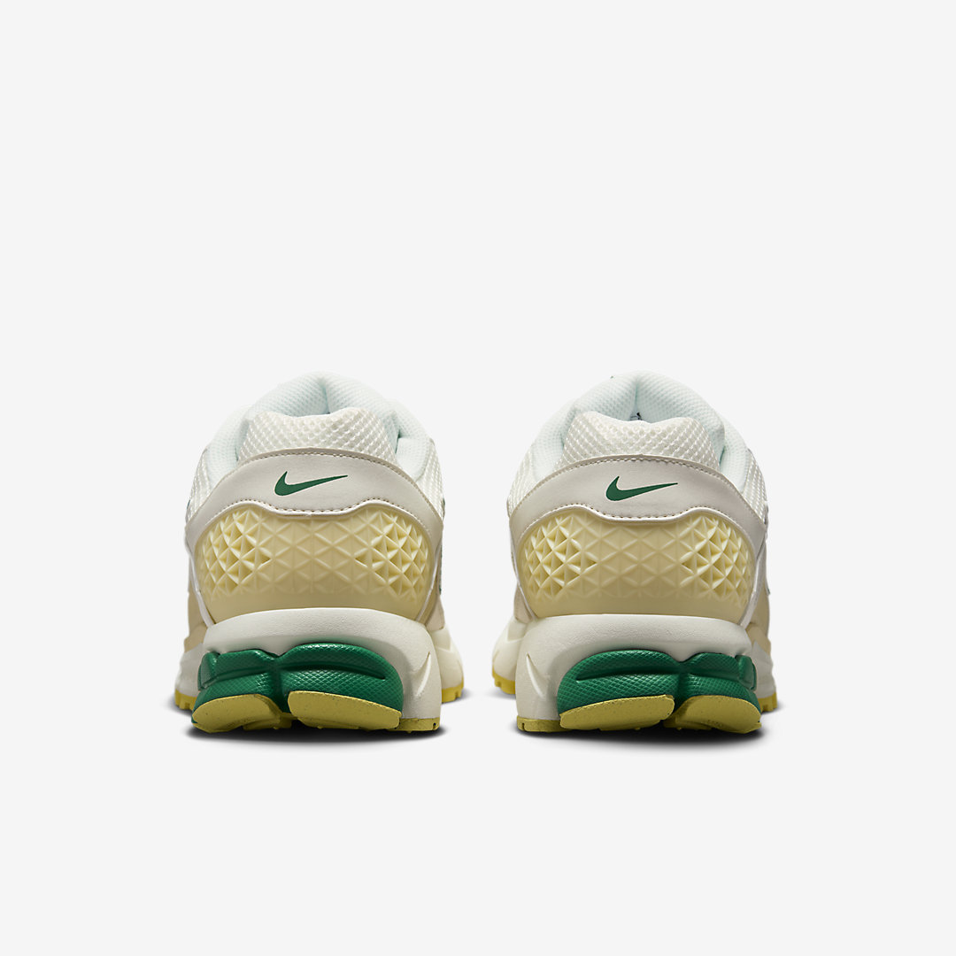 - HQZ Nike Zoom Vomero 5 FN8361-100