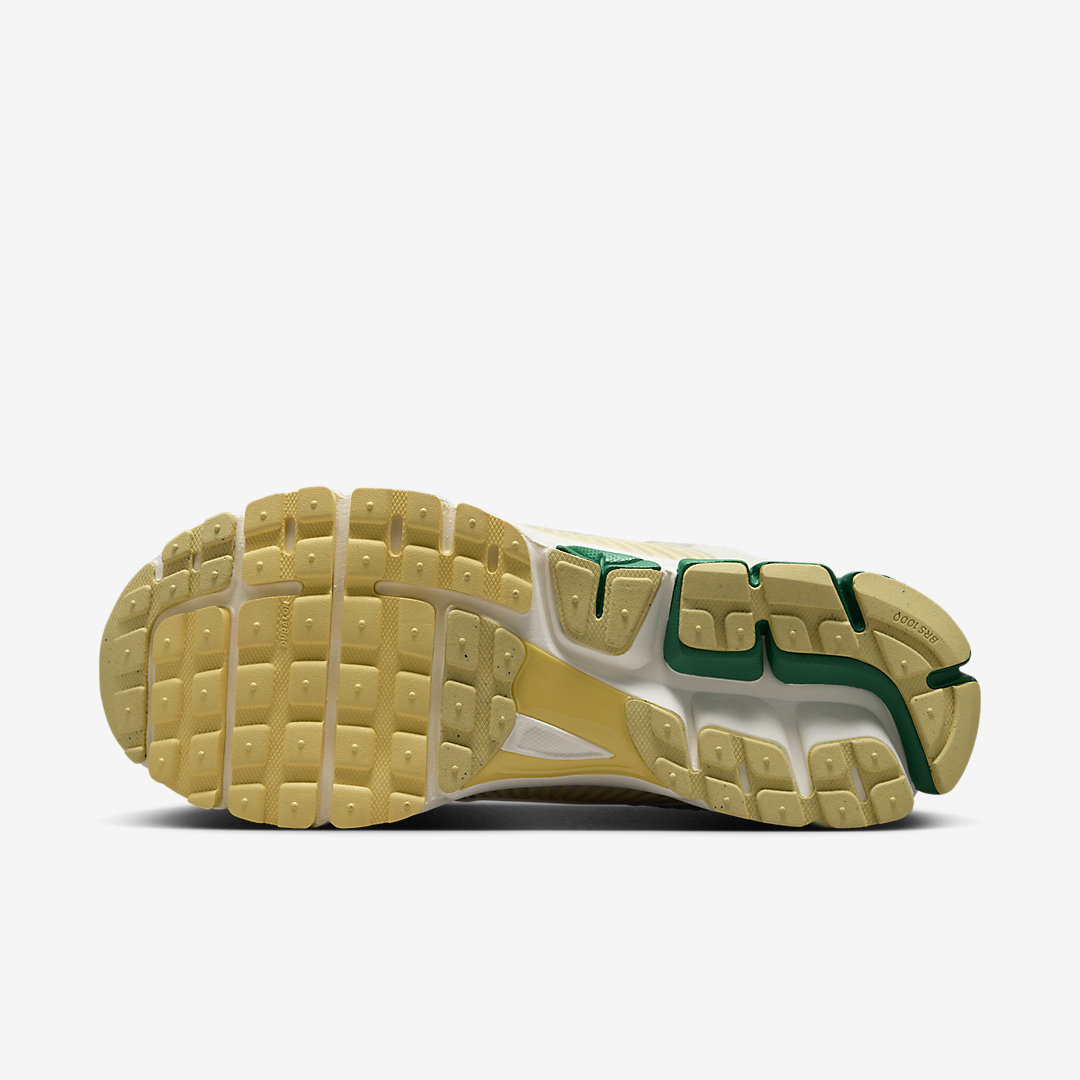 - HQZ Nike Zoom Vomero 5 FN8361-100