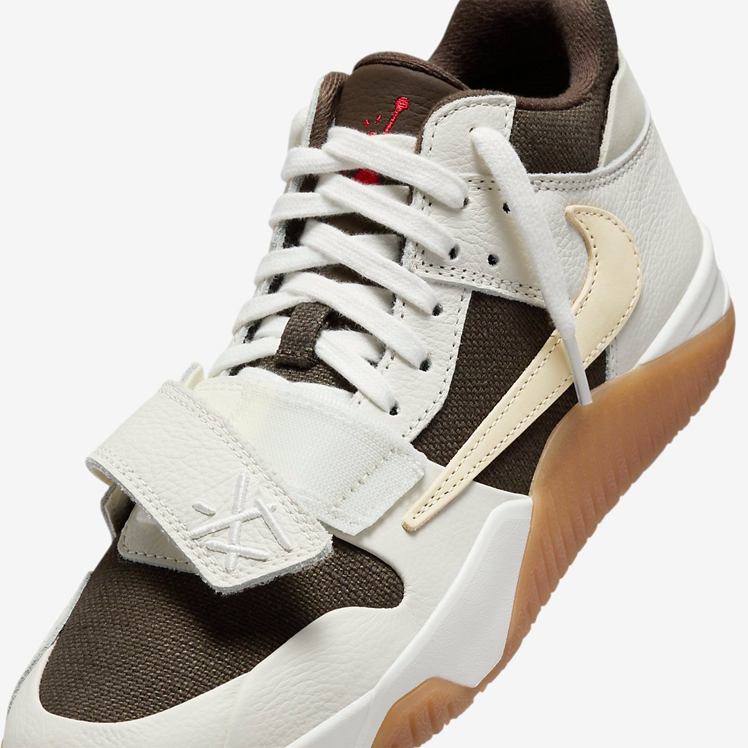 Nike SB x Air Jordan neidisch 1 Low 'Desert Ore' Spotted on "Sail" FZ8117-100
