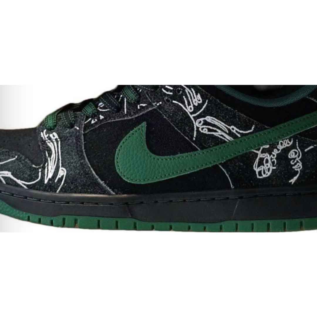 There Skateboards x nike sell SB Dunk Low  HF7743-001