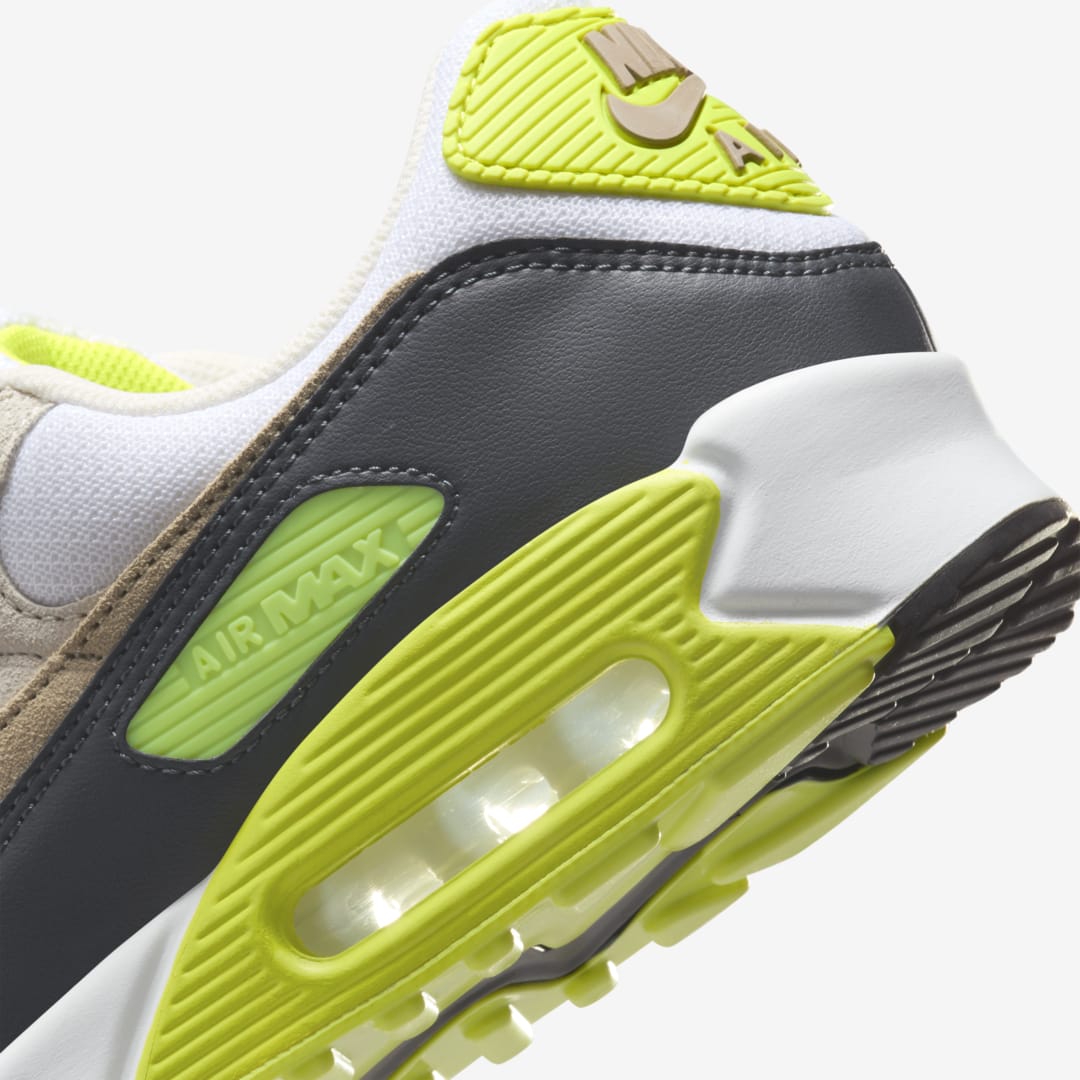 Nike zoom Air Max Day is just over three DM0029-107