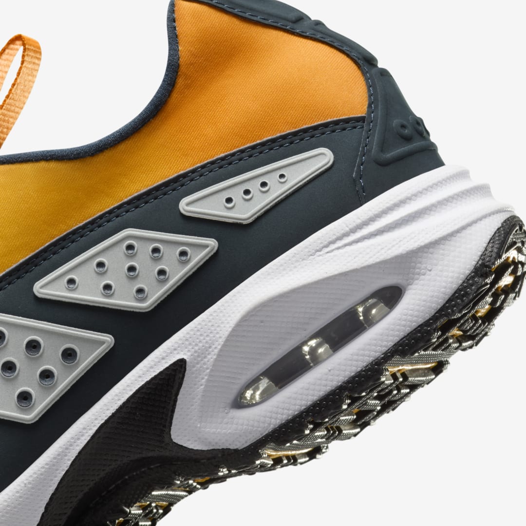 - HQZ Nike Air Max Sunder HJ8080-700