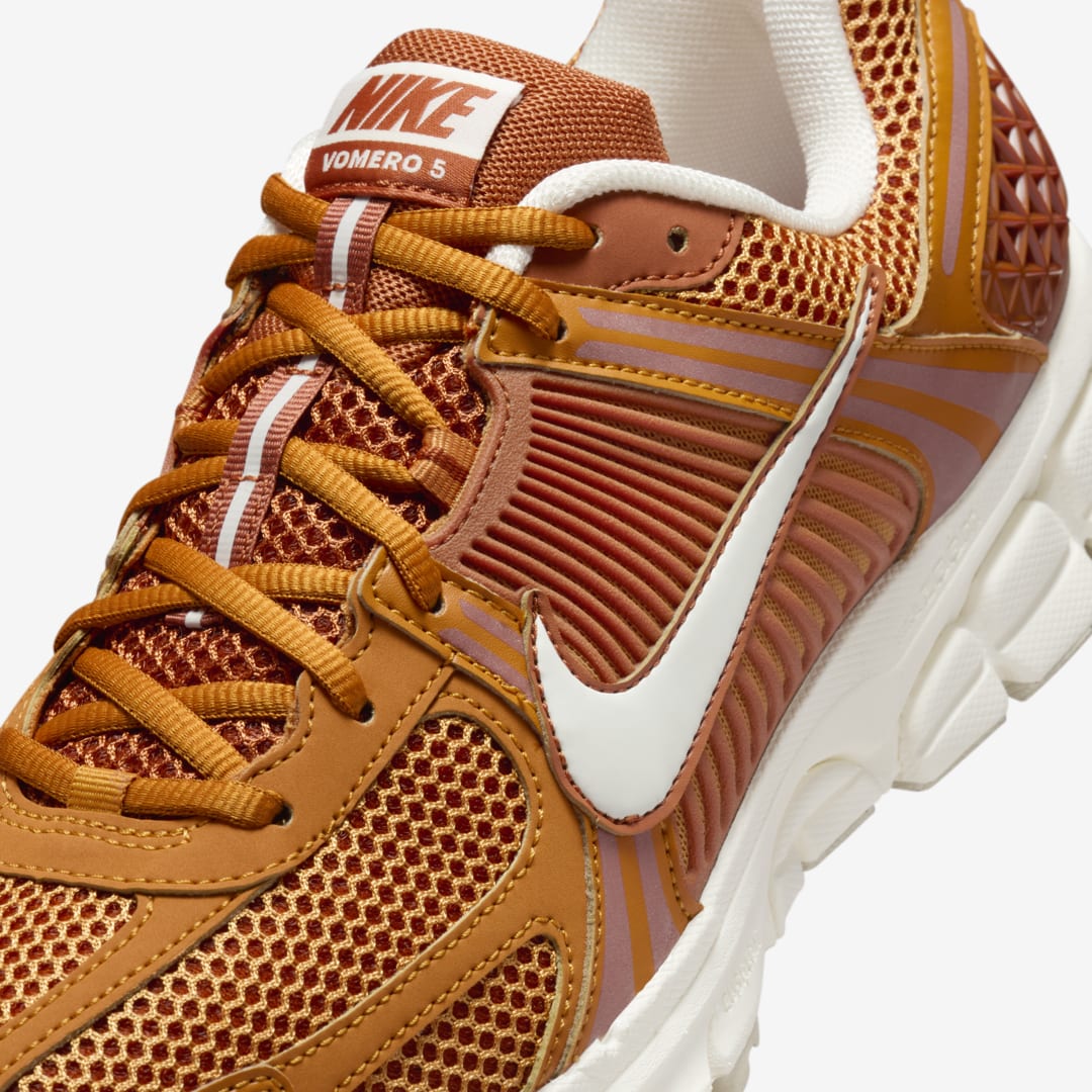 - HQZ Nike Zoom Vomero 5 HJ9123-815
