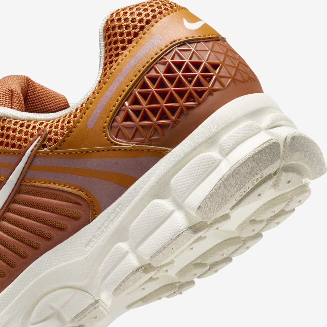 - HQZ Nike Zoom Vomero 5 HJ9123-815