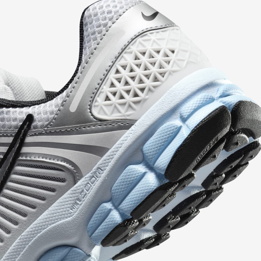 - HQZ Nike Zoom Vomero 5 WMNS HF1877-100