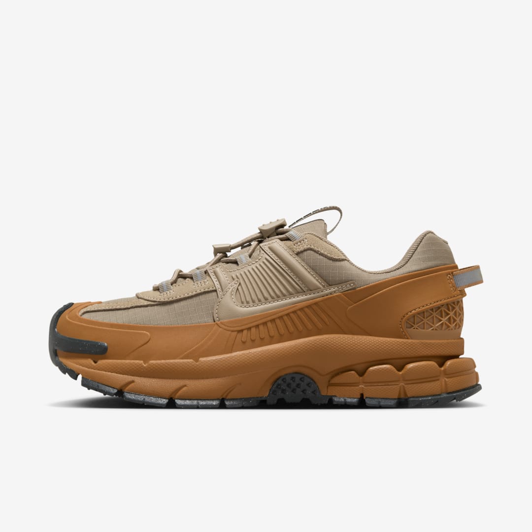 - HQZ Nike Zoom Vomero 5 Roam WMNS HQ2181-200