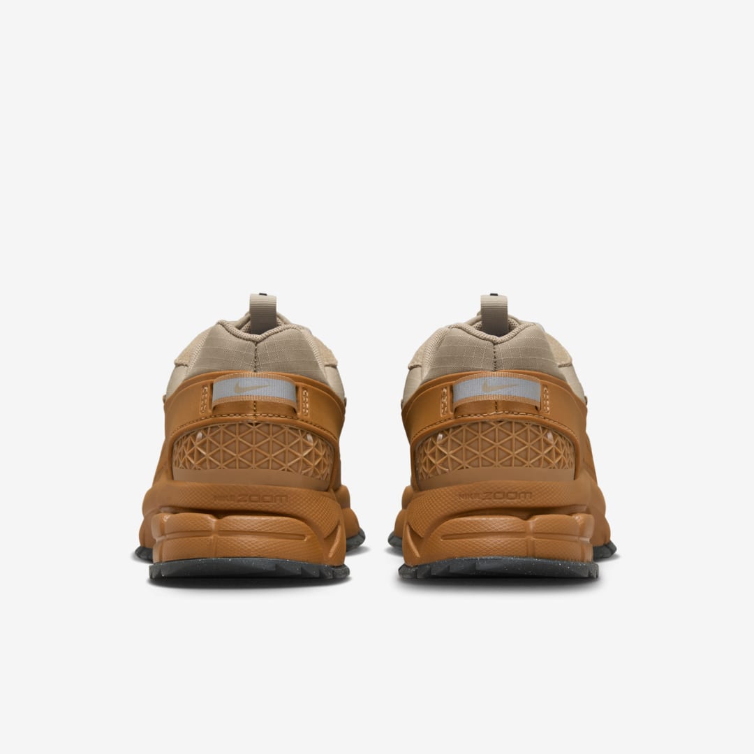 - HQZ Nike Zoom Vomero 5 Roam WMNS HQ2181-200