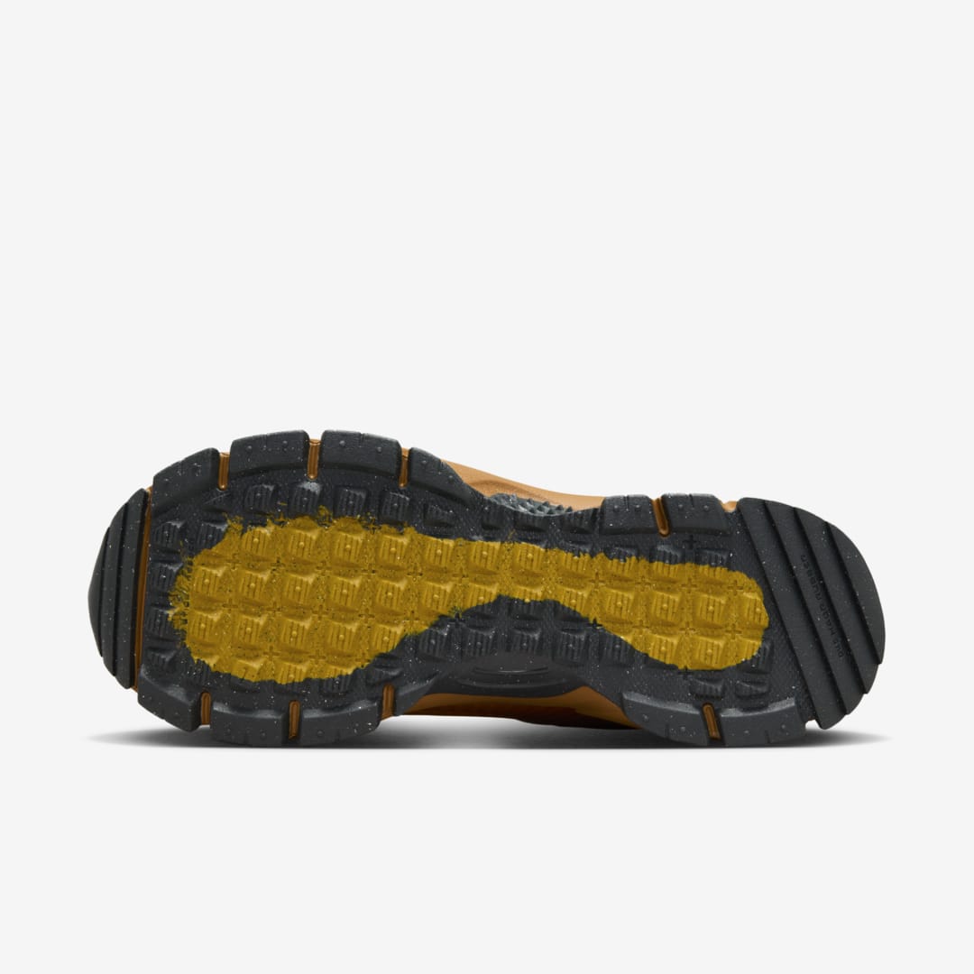 - HQZ Nike Zoom Vomero 5 Roam WMNS HQ2181-200