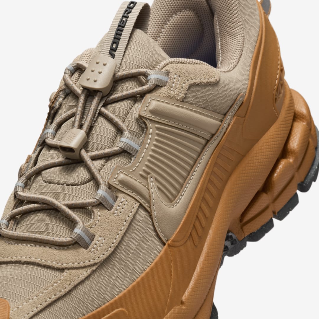 - HQZ Nike Zoom Vomero 5 Roam WMNS HQ2181-200