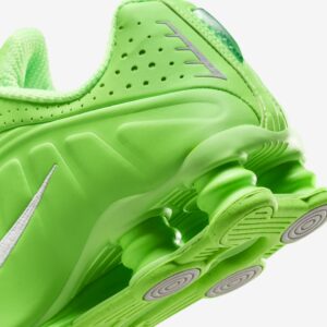 Nike Women's Shox R4 'Green Strike' Shoes