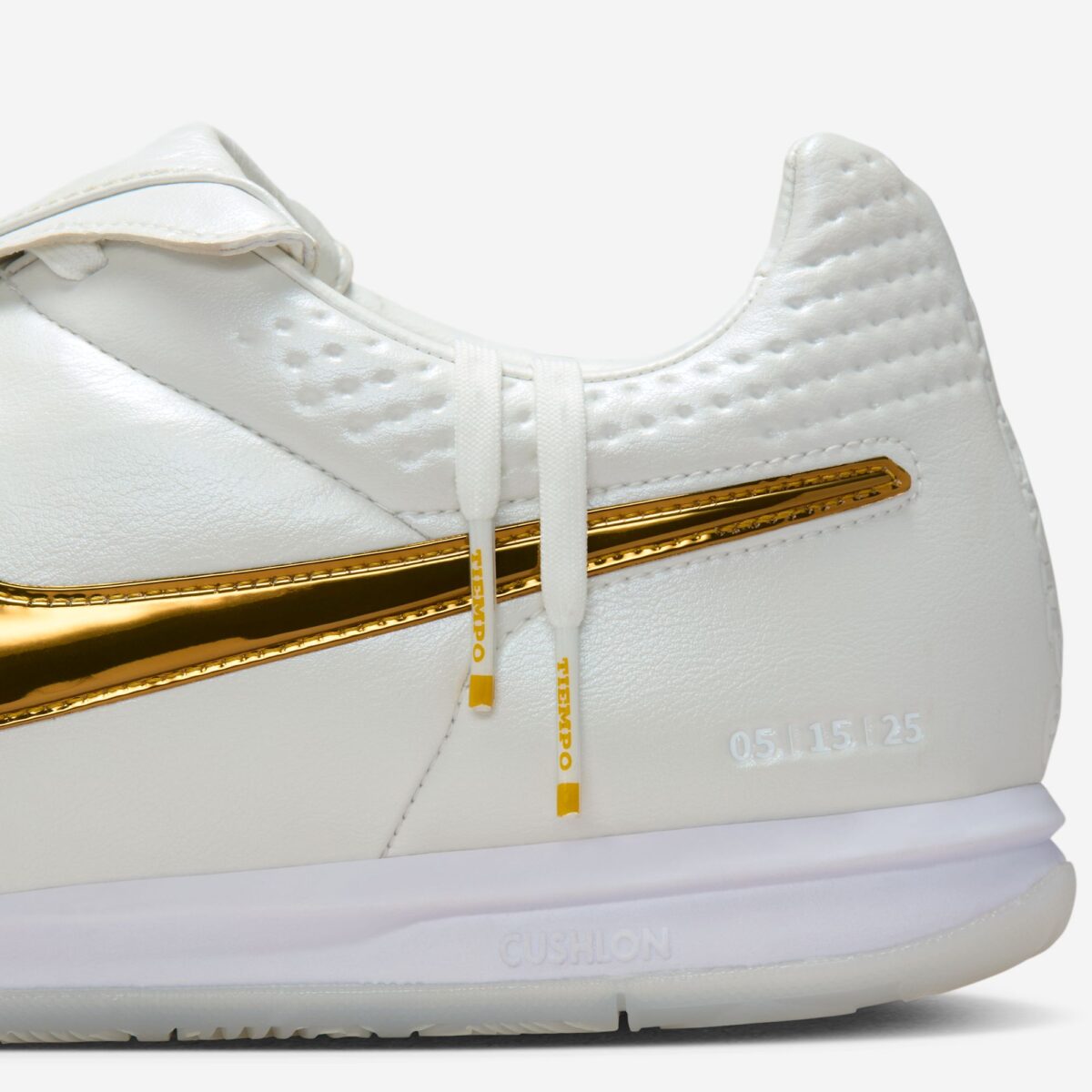 Ronaldinho Gaúcho x Nike Tiempo Legend 