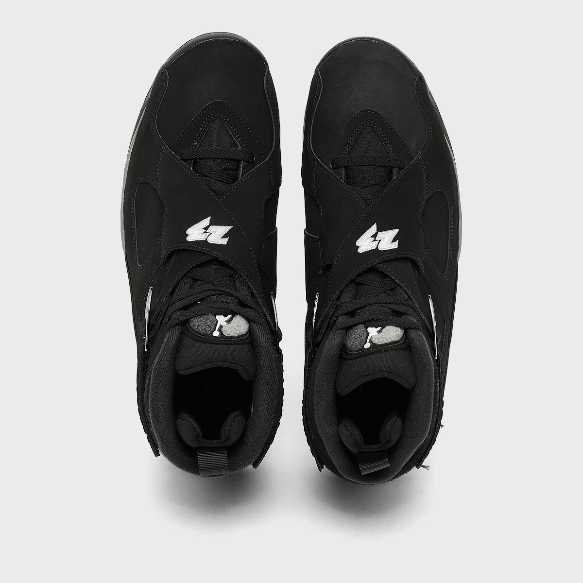 Air Jordan 8 Chrome featuring metallic silver upper with contrasting base colorway, 2026 retro release - detail view 4